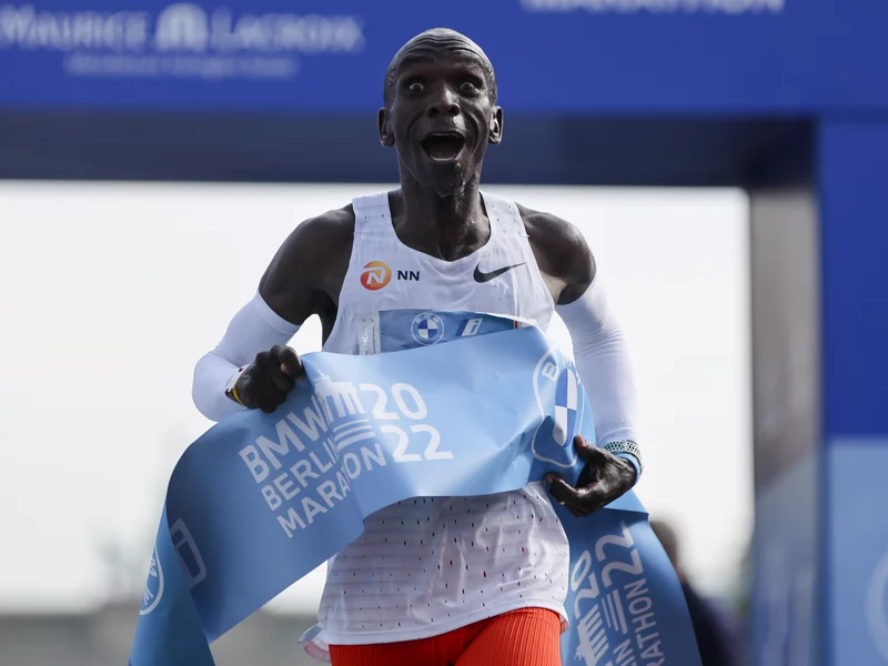 Eluid Kipchoge breaks world record marathon in Berlin