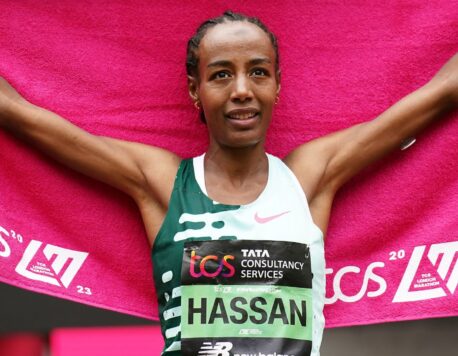 Sifan Hassan wins 2023 London Marathon 