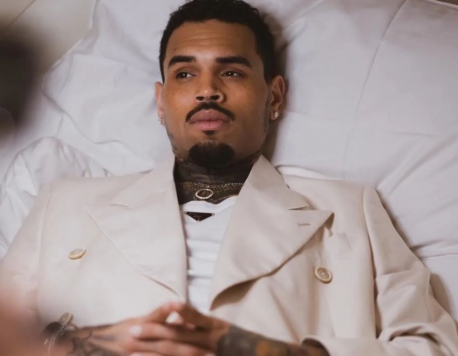 Chris Brown (feat. Davido) — Hmmm Lyrics