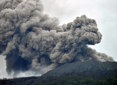 Thousands Flee as Ethiopia’s Mount Dofan Threatens Eruption